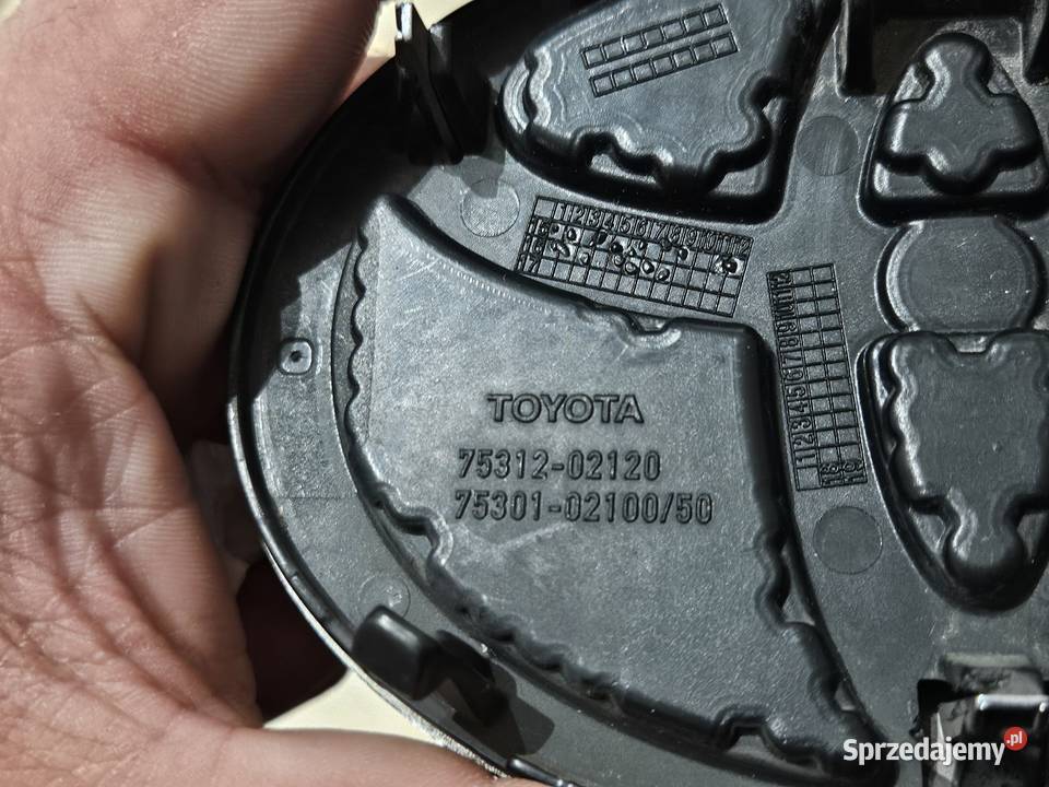 TOYOTA AURIS II ZNACZEK EMBLEMAT GRILLA PRZÓD Międzychód