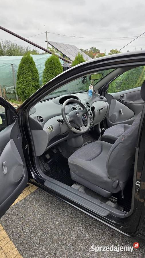 Toyota yaris 10 w super stanie technicznym nowy garażowany