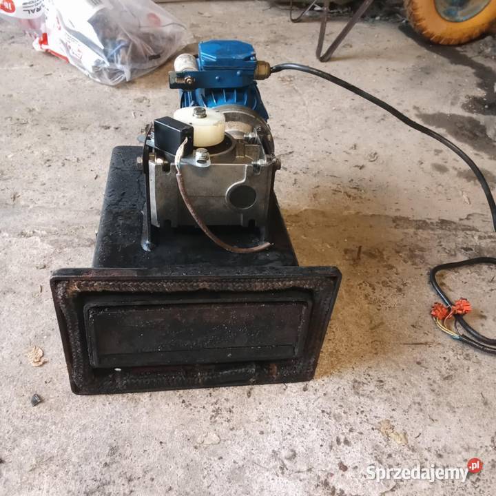 Podajnik tłokowy do kotła co Dolany