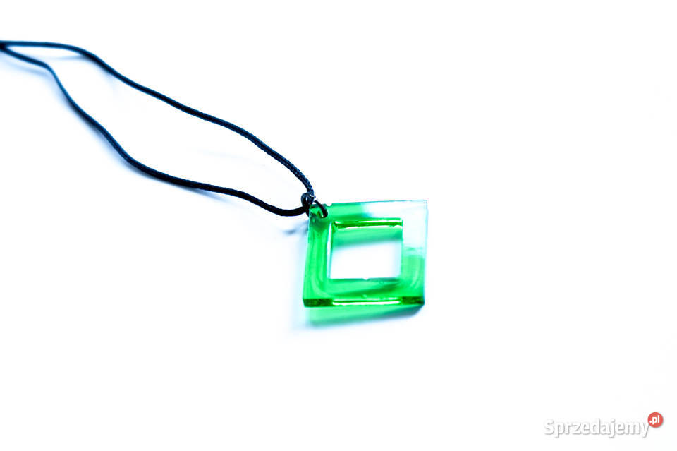 Zielony wisiorek kwadrat z żywicy epoksydowej na Warszawa