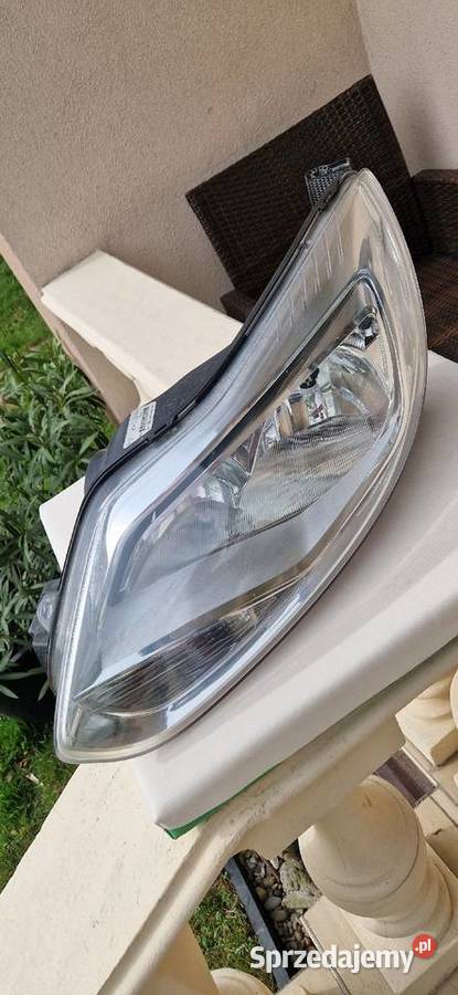 Lampa lewa Ford Fokus MK3 201014