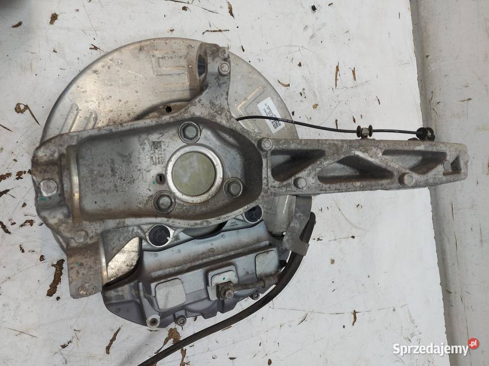 TESLA MODEL Y 2023r Zwrotnica przód prawa osobowe