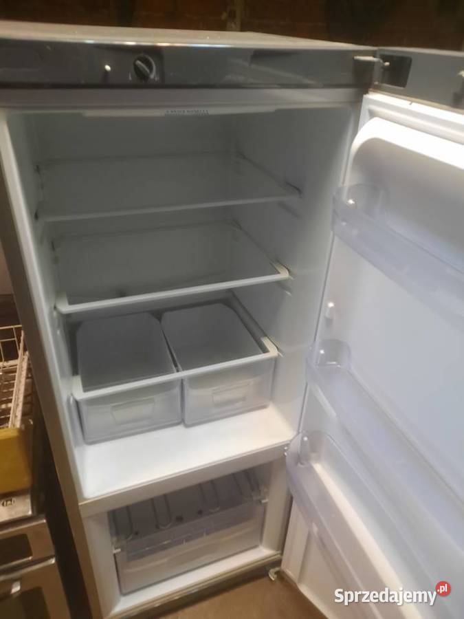 Sprzedam lodówkę firmy indesit srebrna sprawna Lodówki i zamrażarki Warszawa