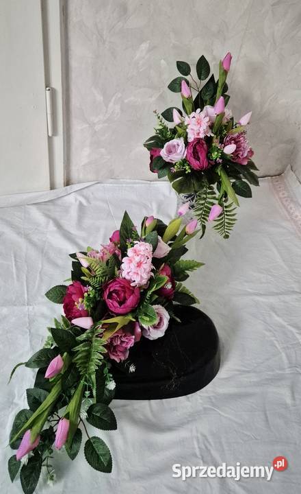 Kompozycja wiosenna stroik na cmentarz w sercu Pleszew