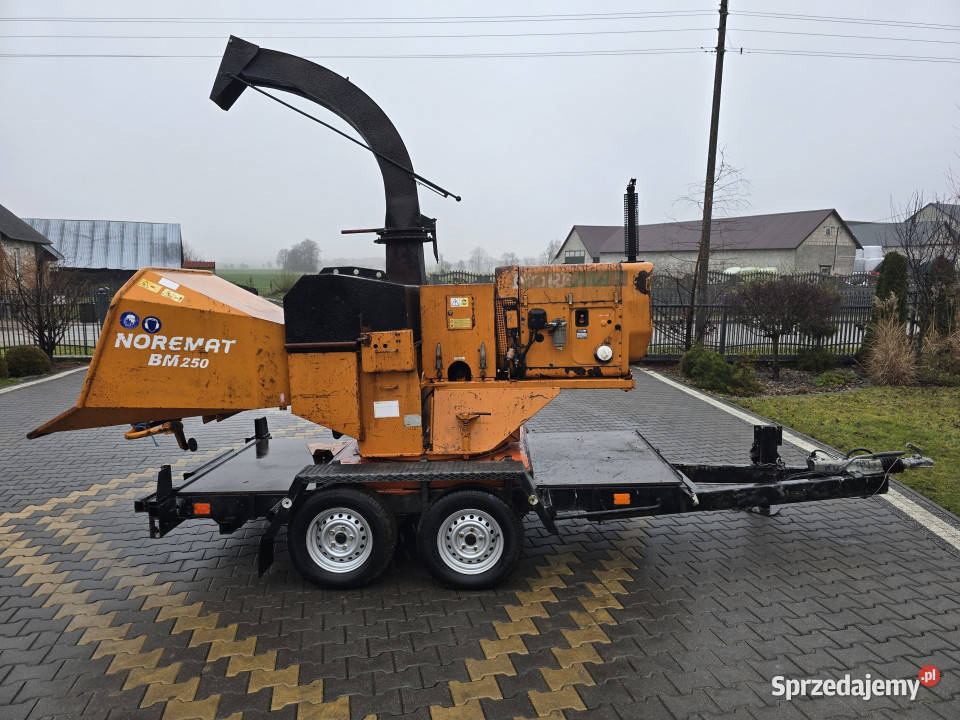 Rębak spalinowy na przyczepie NOREMAT BM250