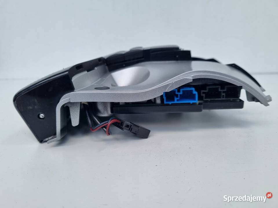 Mercedes SLK R171 LAMPKA OŚWIETLENIA KABINY