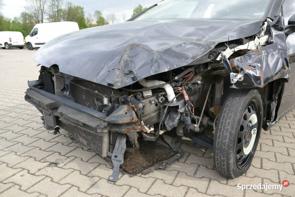 Volkswagen Golf 16 tdi 105 nawigacja niskie 4/5