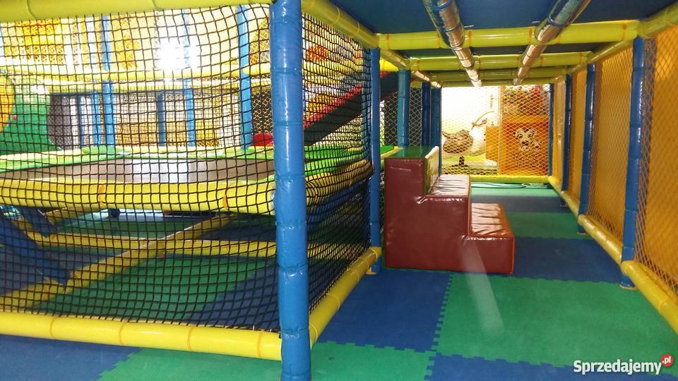 dwupoziomowa konstrukcja do sali zabaw hotelu Pozostałe Góra Kalwaria