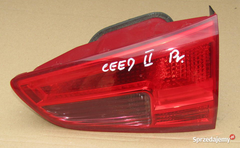 LAMPA TYLNA PRAWA KIA CEED II KOMBI 92404A23
