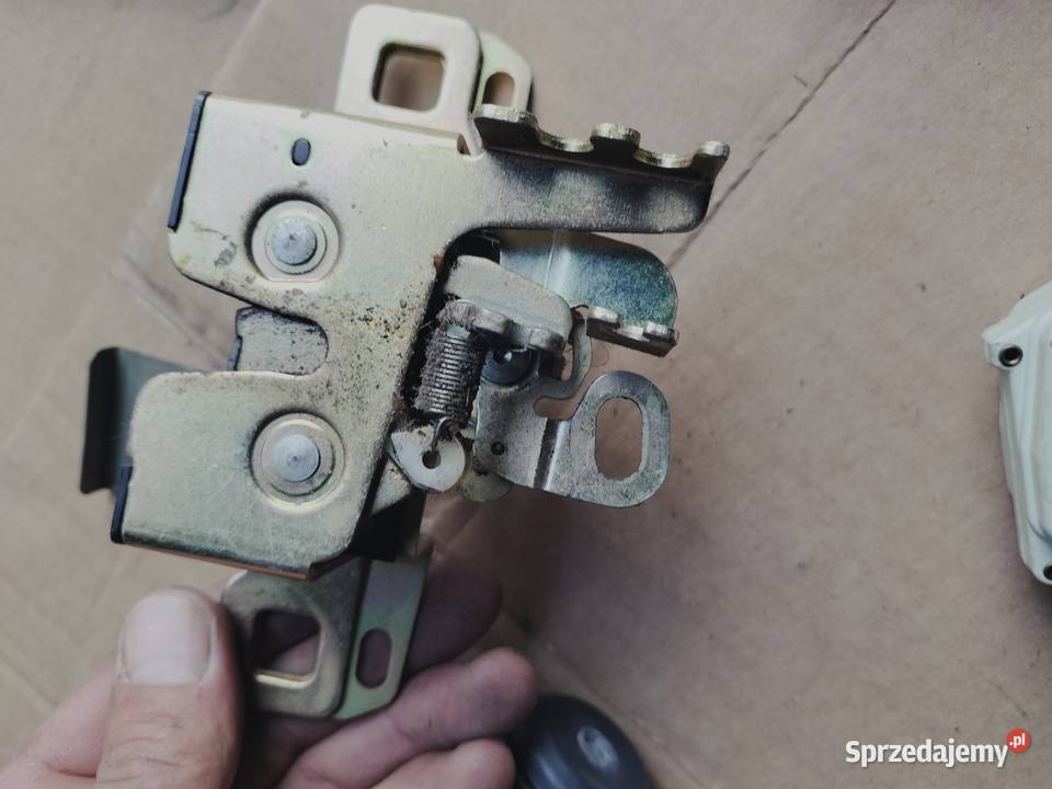 ZAMEK BAGAŻNIKA FORD MONDEO MK1 Karoseria Kamień-Kolonia