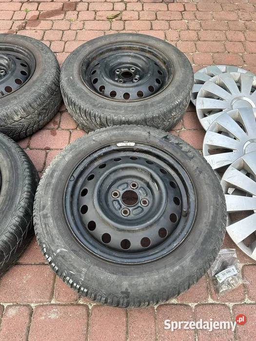 Sprzedam felgi stalowe 15 z kołpakami Toyota Nowa Sarzyna