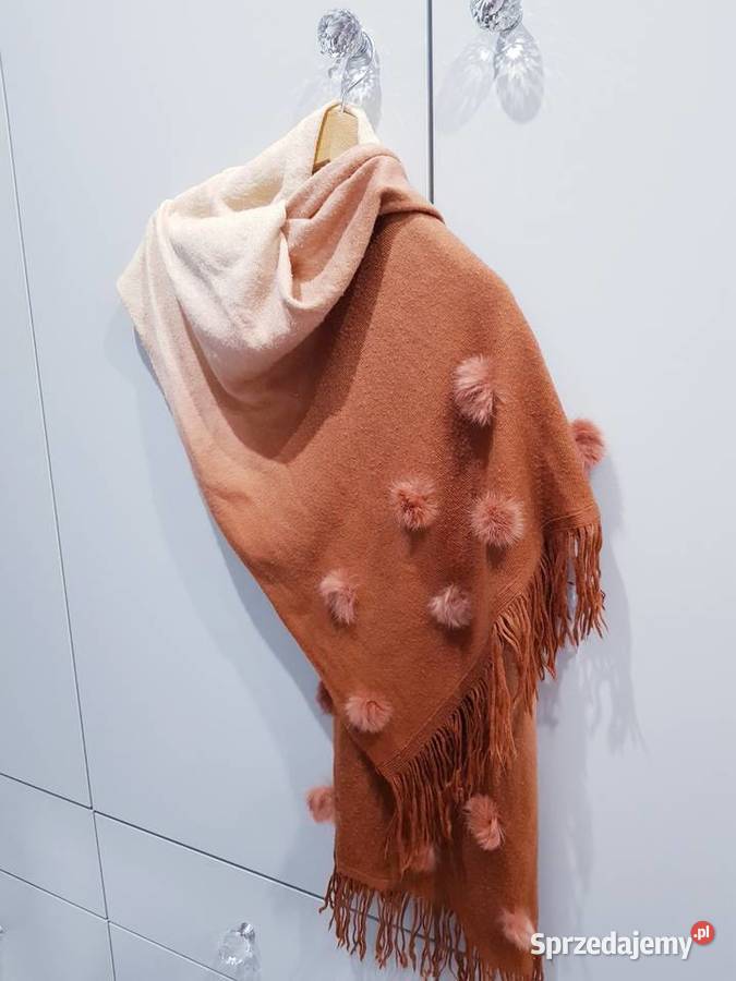 Damski długi szalik z pomponikami