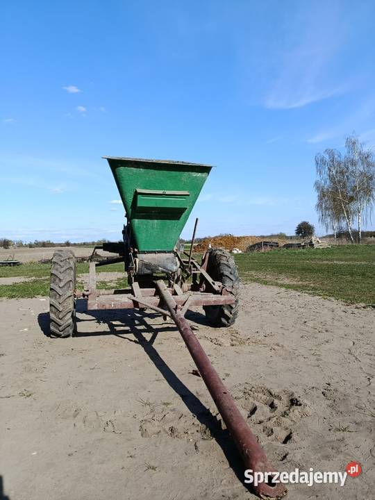 Ciągany rozsiewacz taśmowy do nawozu i wapna Nawożenie Sochaczew