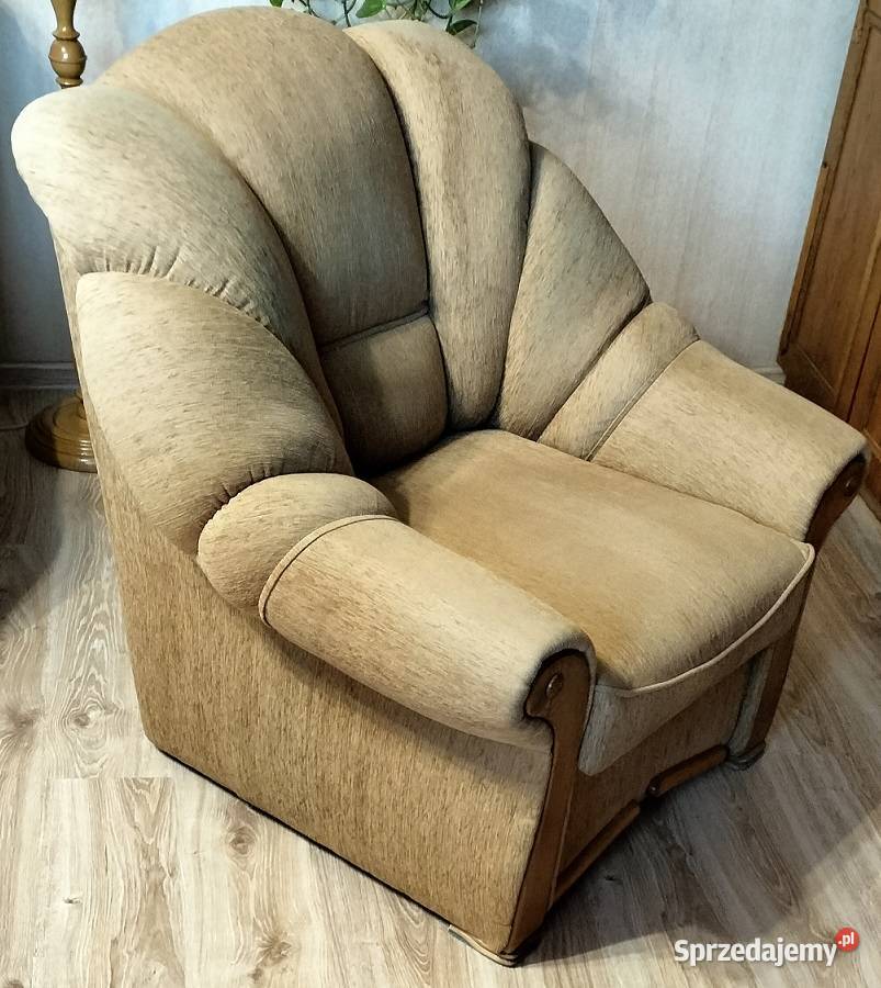 Dwa fotele wypoczynkowe kolor beżowy drewno Janowiec Wielkopolski sprzedam