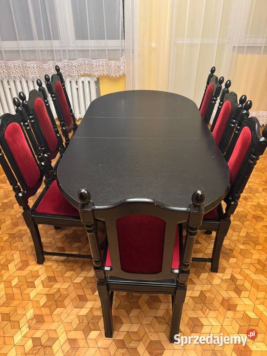 Barek salonowy ze stołem i krzesłami Przeworsk