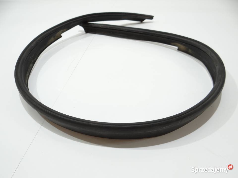 USZCZELKA ZDERZAKA F31 7255802 osobowe Strzyżewice