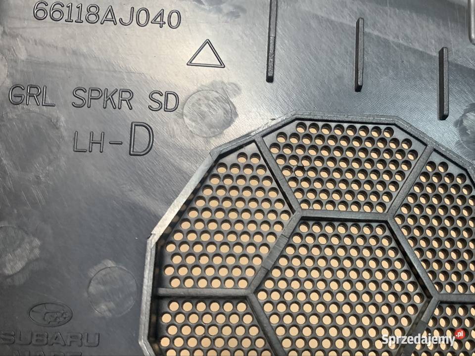 66118AJ040 maskownica głośnika konsoli Subaru osobowe