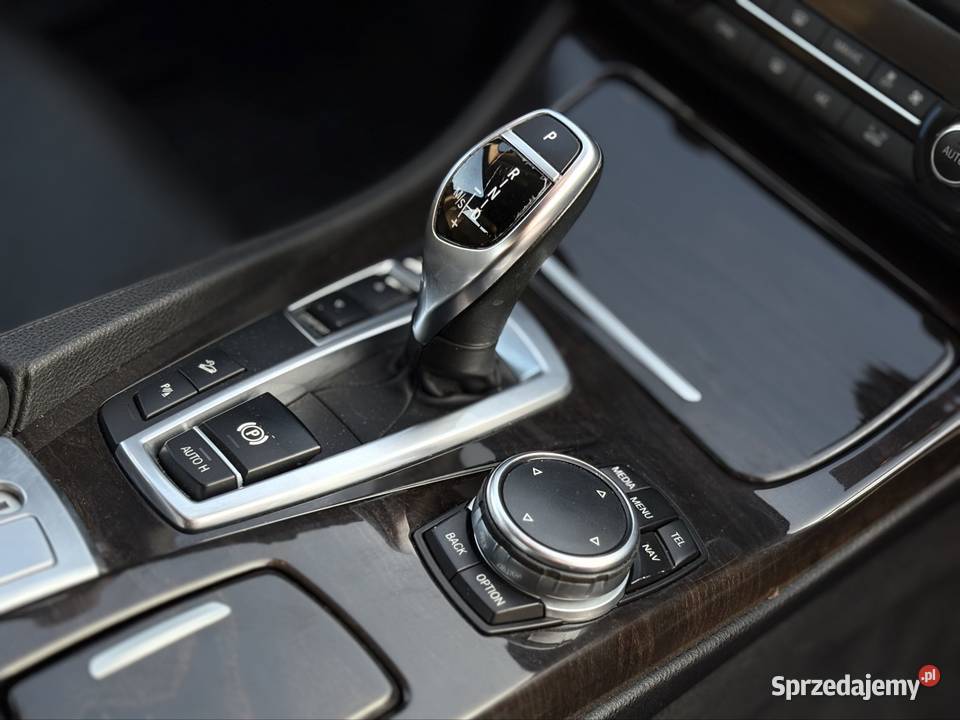 BMW 528i Xdrive 20 Benzyna 2016 296000 Bogate