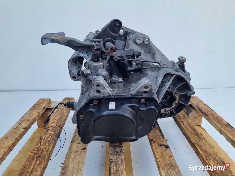 VW Passat B6 16 FSI MANUALNA SKRZYNIA BIEGÓW osobowe lubelskie Janów