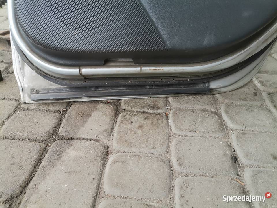 NISSAN PRIMERA P12 HB DRZWI PRAWY TYŁ KY0G Drzwi małopolskie Nowy Sącz