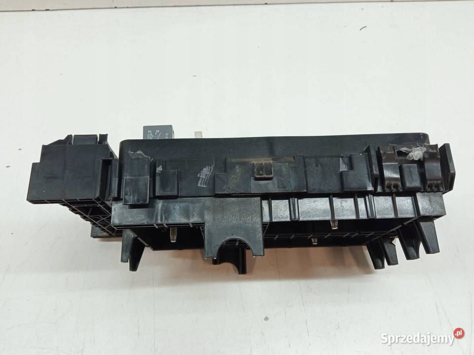 SKRZYNKA BEZPIECZNIKÓW 68235120AB 33 B 272 Jeep