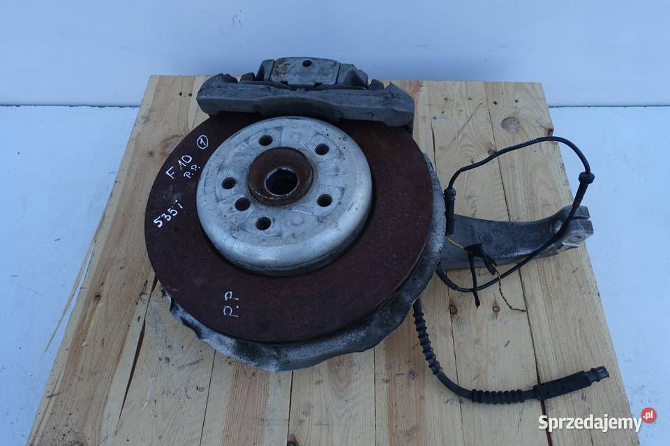 BMW F10 535 30 i PRZEDNIA PRAWA ZWORNICA PIASTA lubelskie