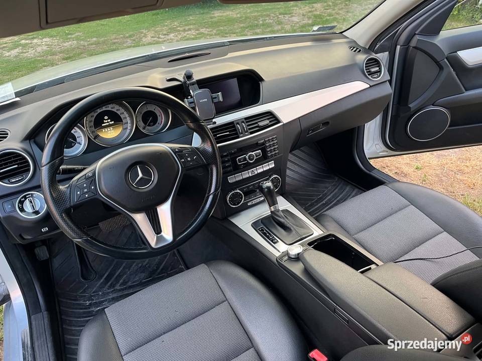 Mercedes C300 4Matic AMG wyposażenie Avantgarde podkarpackie Huta Komorowska