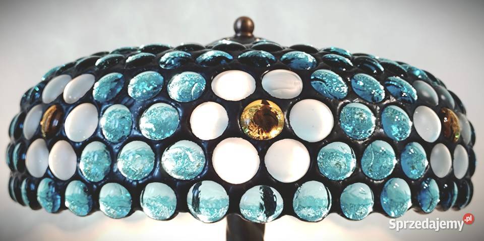 Piękna lampa witrażowa ze szklanych kaboszonów