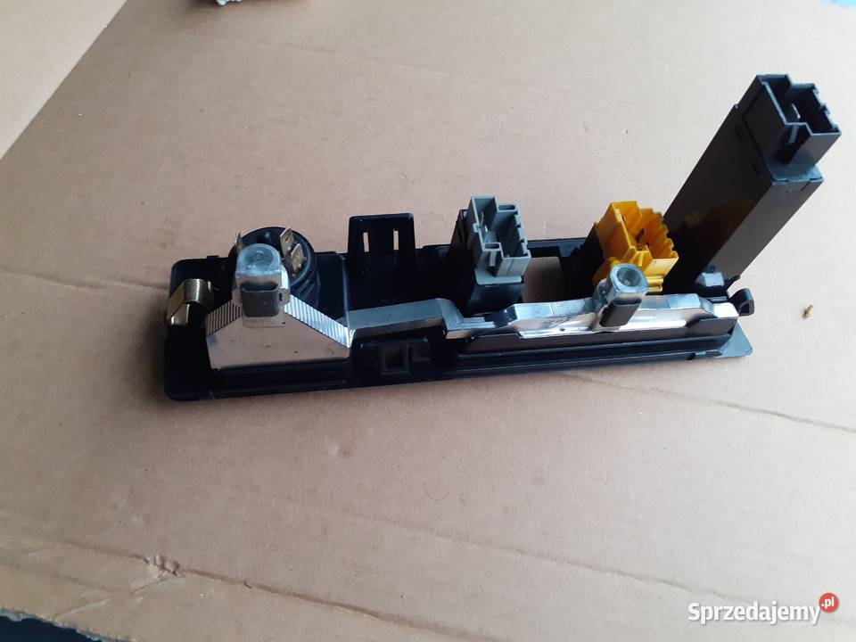 Dwie ramki kokpitu z przełącznikami do Volvo 740 łódzkie