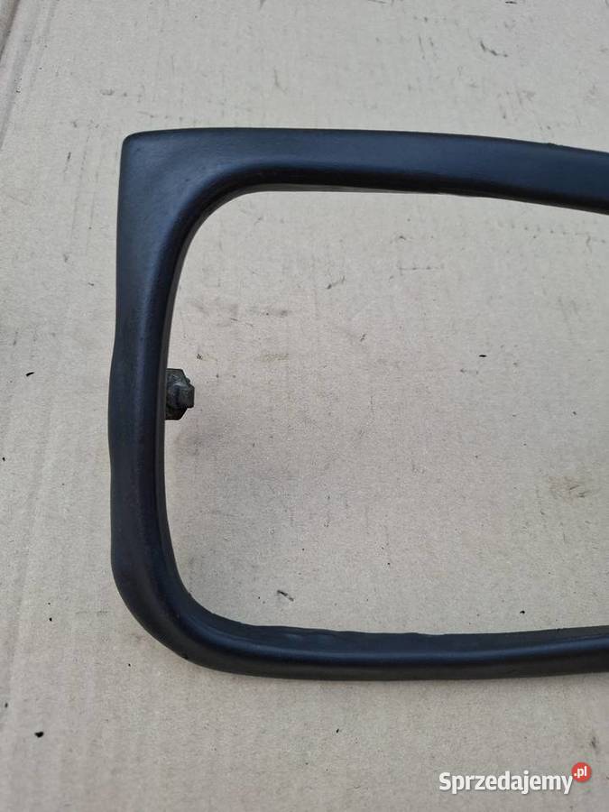 Zewnętrzne ramki reflektorów przednich Fiat 126p Strzelce Opolskie