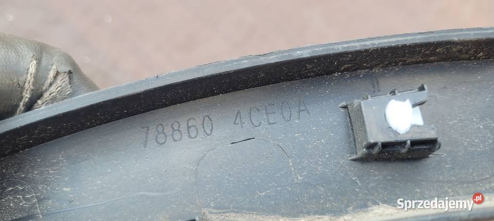 NISSAN XTRAIL T32 PRAWA LISTWA BŁOTNIKA TYŁ