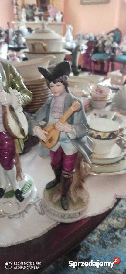 Figurka grajka z mandoliną Biskwitowe Gdańsk