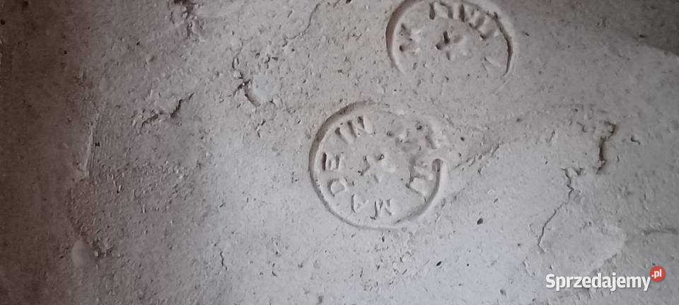 W POZNANIU SPRZEDAMY POWOJENNĄ SYGNOWANĄ FIGURE beżowy Gniezno