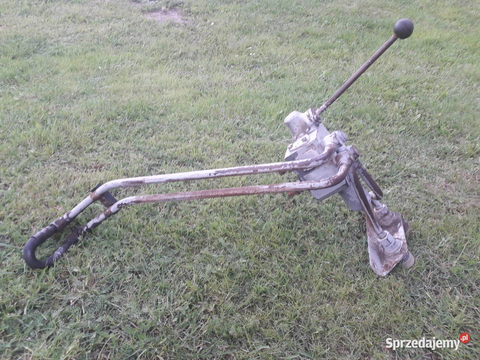 Rozdzielacz na błotnik do wywrotu do Ursus C330 nieuszkodzony Skłoby