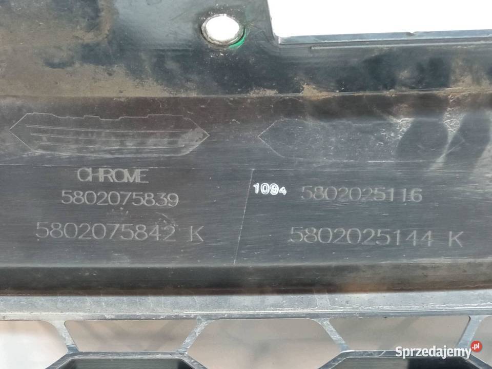 ATRAPA GRILL PRZÓD 18R 5802075842K Iveco Daily osobowe Atrapy