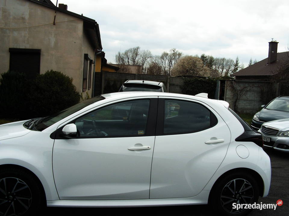 Toytoa Yaris 15 Etylina 2022 r klimatyzacja Września