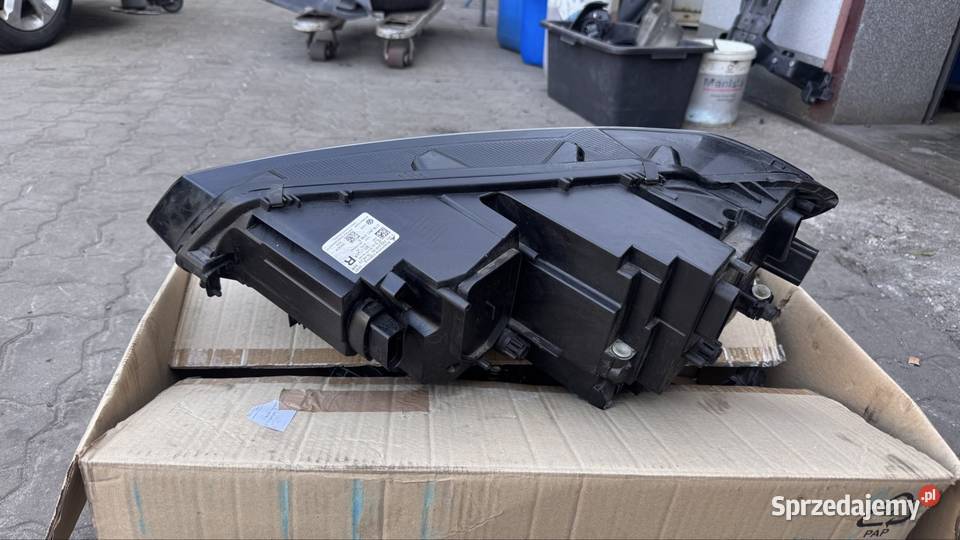 VW Touran 2023 reflektor prawy osobowe sprzedam