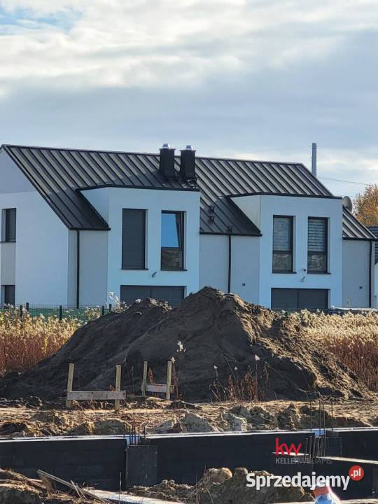 Dom bliźniak sprzedam Kiełczówek 10234m2 Rok budowy 2024 sprzedam