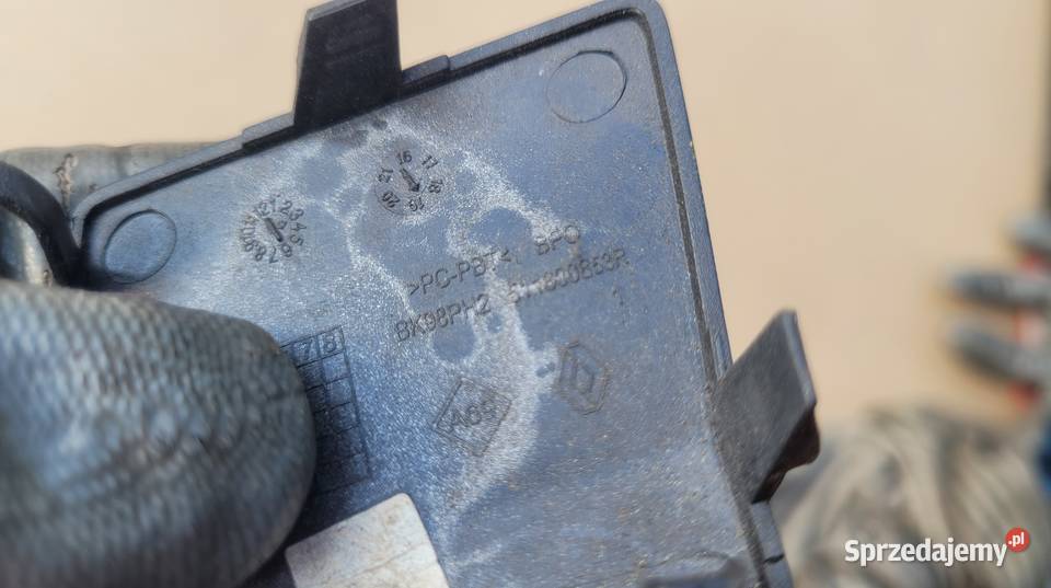 RENAULT CLIO IV 4 LIFT 16 ZAŚLEPKA HAKA ZDERZAKA sprzedam