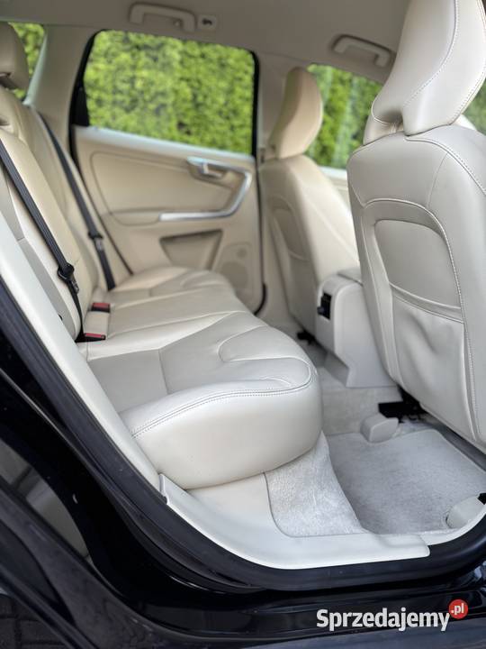 Sprzedam Volvo XC60 wersja Momentum produkcji diesel pomorskie