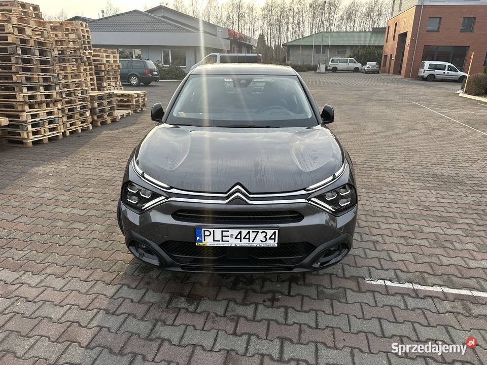 Śliczny bogato wyposażony C4