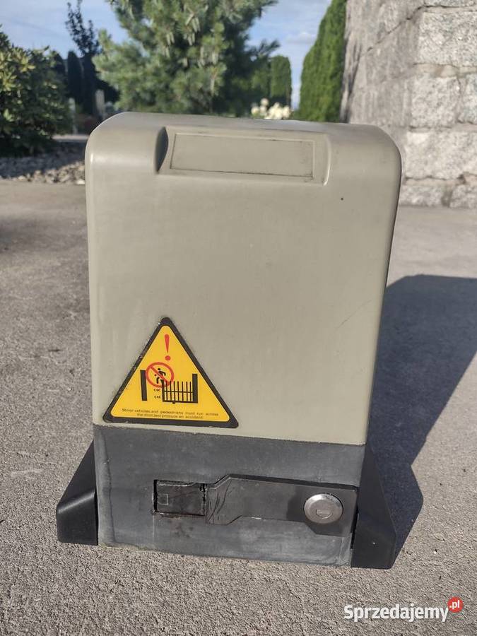 Siłownik do bramy z wózkami