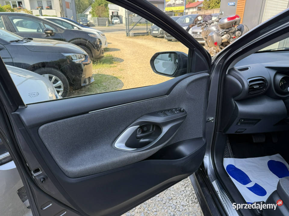 Toyota Yaris 15 Hybryda Kamera Cofania Stan przyciemniane szyby Częstochowa