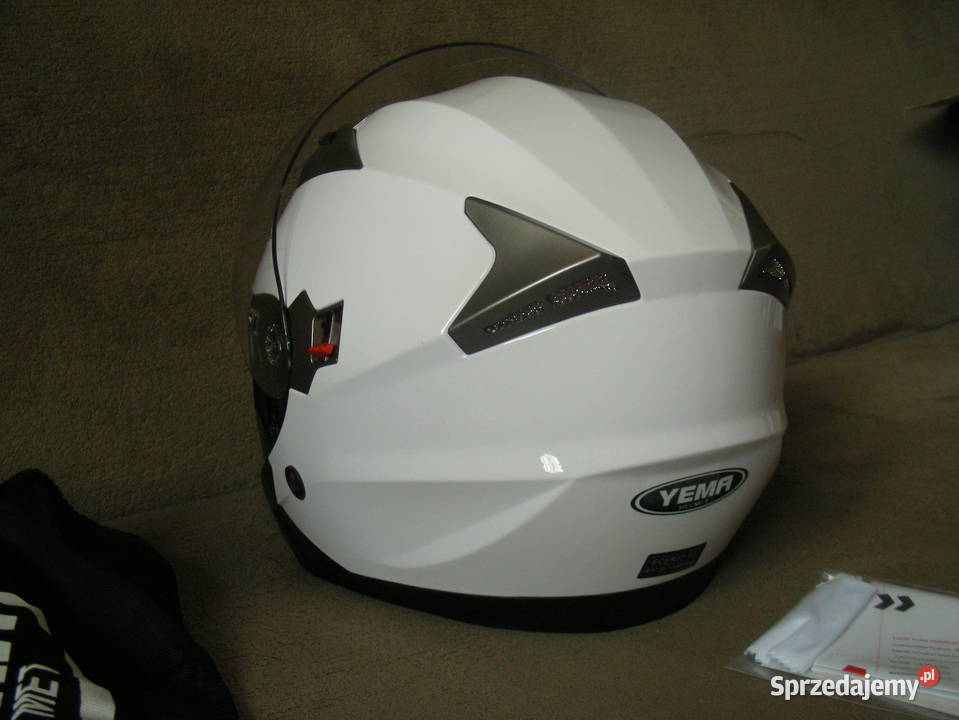 Kask z blendą przeciwsłoneczną