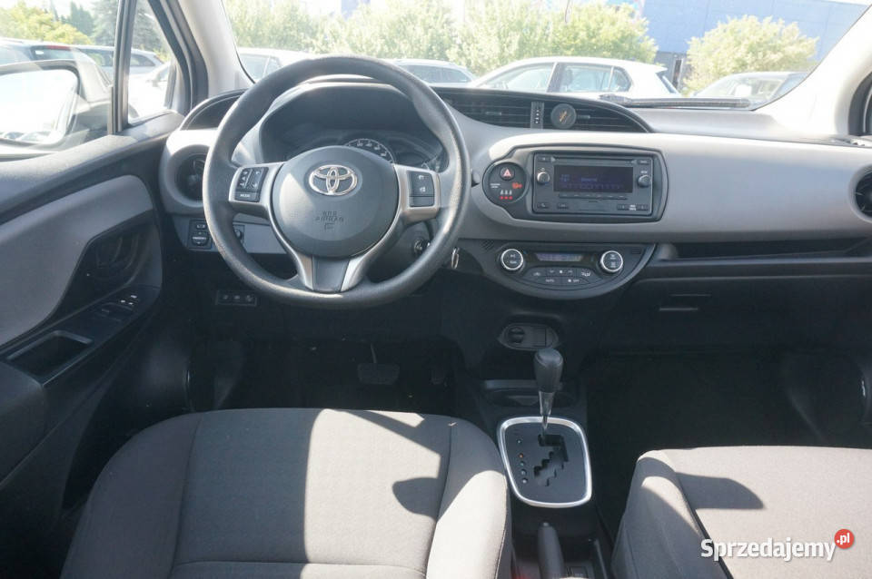 Toyota Yaris HYBRID 100 ACTIVE Salon FV23