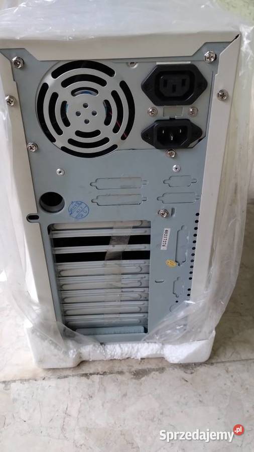 Nowa obudowa komputera Escom Poznań