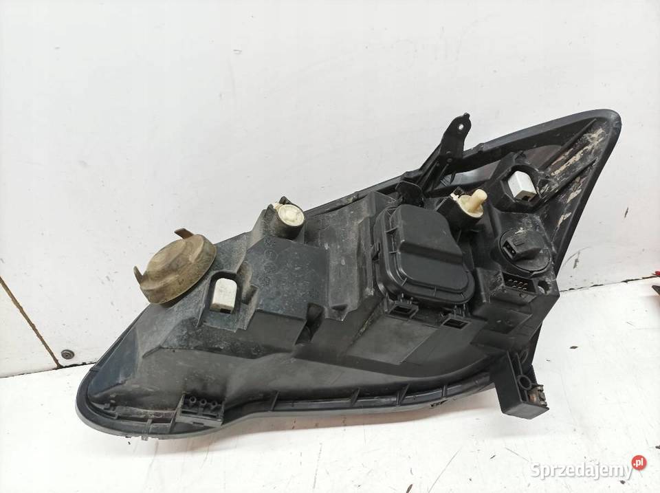 LAMPA PRZÓD PRAWA EU E12 LIFT Toyota Corolla IX