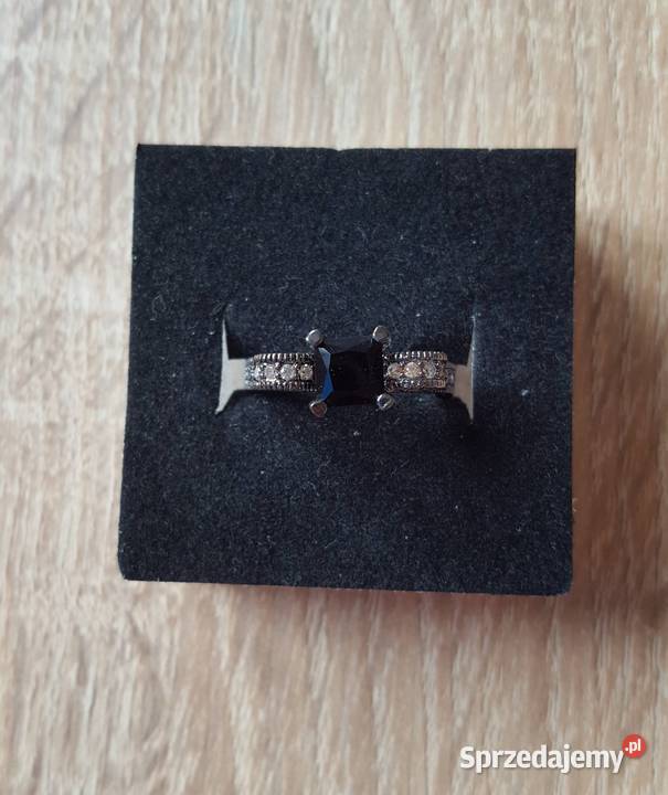 Nowy czarny pierścionek białe cyrkonie kokarda Pierścionki Szczecin