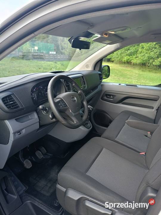 OPEL VIVARO wersja long 9 osób