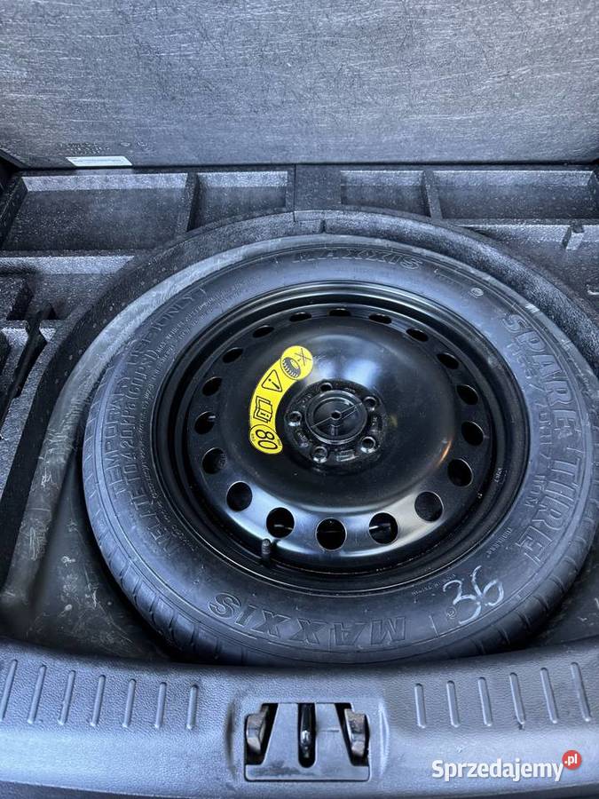 zadbany samochód aluminiowe felgi Kuga Sanok